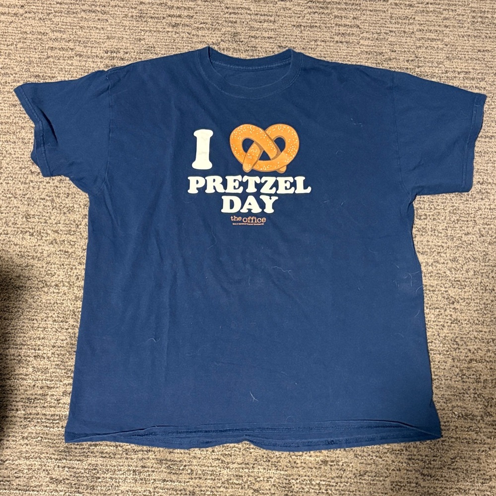 The Office 'I Love Pretzel Day' men’s T-Shirt XL